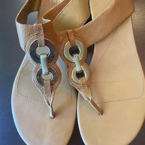 Isola Women’s  Sabrina Brown Sandals Size 9.5 Thong